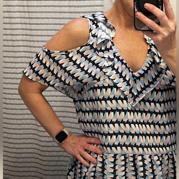 🛍️PARKER Navy,light blue & pink geometric print shoulder cutout blouse‎ size M. - Picture 2 of 14